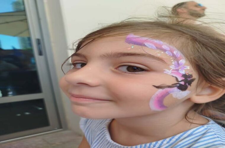 Face painting, baloon decoration, kids game hosting