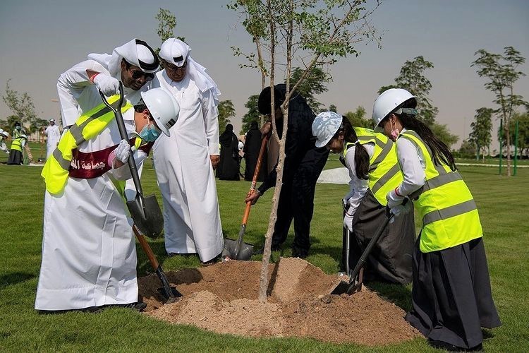 Students plant trees as main works of Al Daayen Park project completed