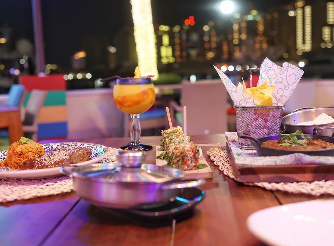 Restaurants offering cozy, heated outdoor seating in Qatar