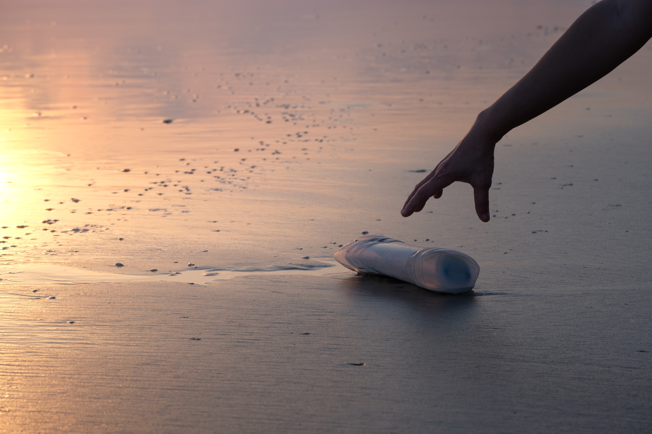 Don't litter on Qatar's beaches