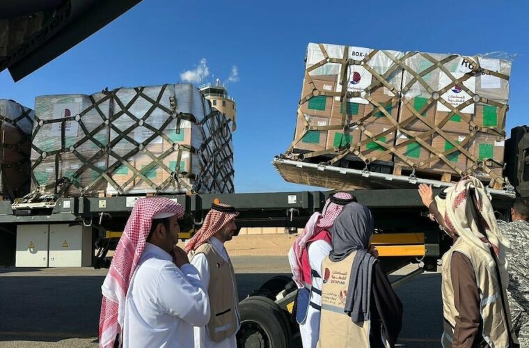 ILoveQatar.net | Qatari Armed Forces plane carrying 14 tons of aid for the people of Gaza arrives in El Arish - Vimarsana News