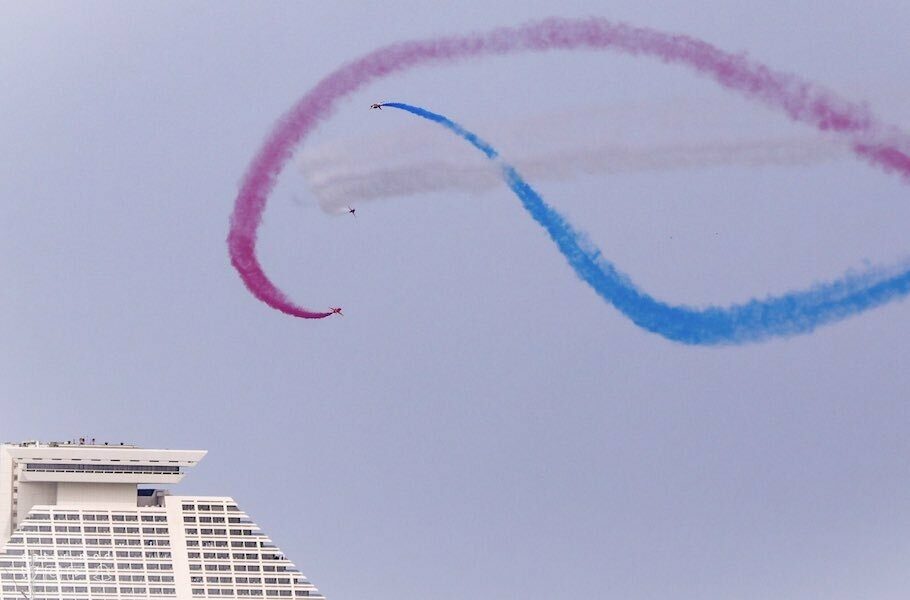 Qatari saudi british air force perform joint air show doha corniche